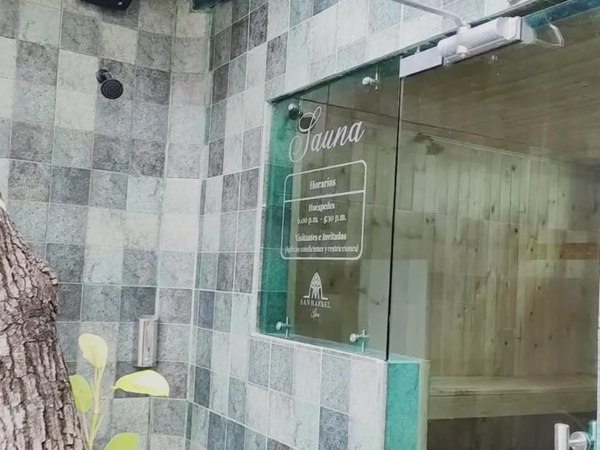 Sauna de madera del spa